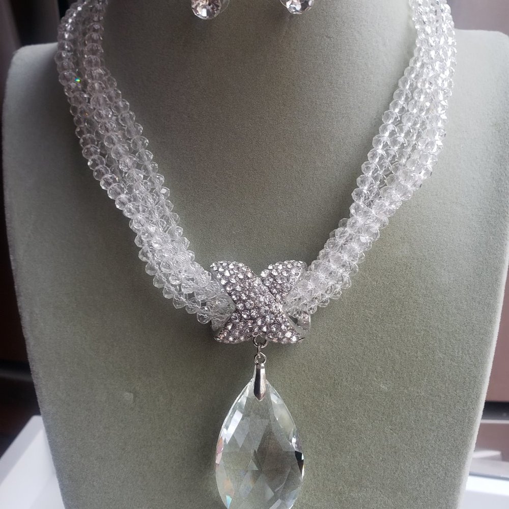 Crystal and Crystal Necklace Set